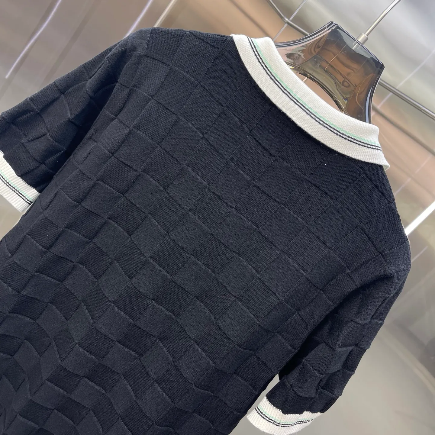 New Arrival Casablanca Casablanca POLOClassic Series is made of high-definition fabrics that will not shrink or fade. Comfortable to the touch, cool and breathable, the texture is super strong and a must-have for fashionable men and women. Exclusively available in In Stock! Color: Black White (2 colors) Size: M L XL XXL